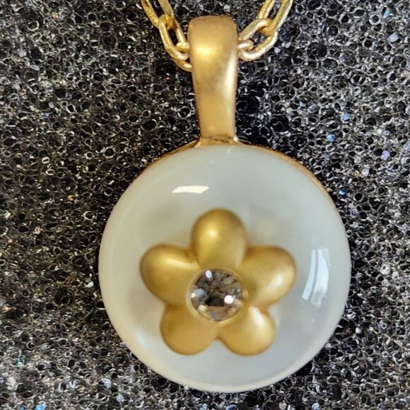 Lia Sophia Wisp Necklace Matte Goldtone and Mother of Pearl 16-18" Retired NIB - Picture 3 of 8